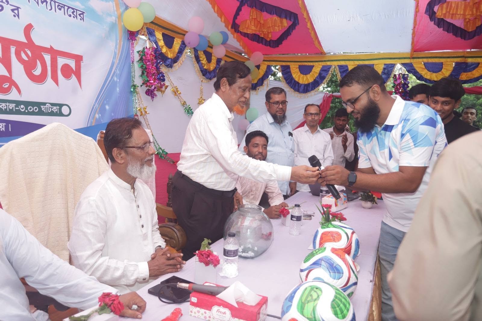 বিশ্বকাপ-২০২৬ প্রেডিকশন লীগ: স্বচ্ছ কাচের বক্সে লটারির মাধ্যমে বিজয়ী নির্বাচন